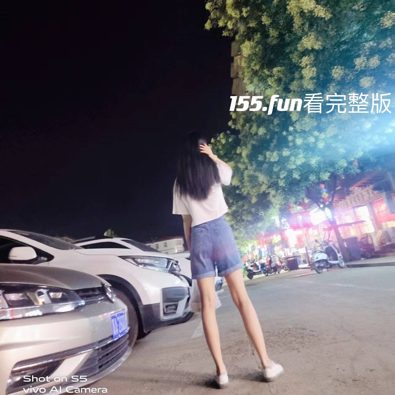 秦晗梦 02年小骚货勾引别人老公被扒光揍
