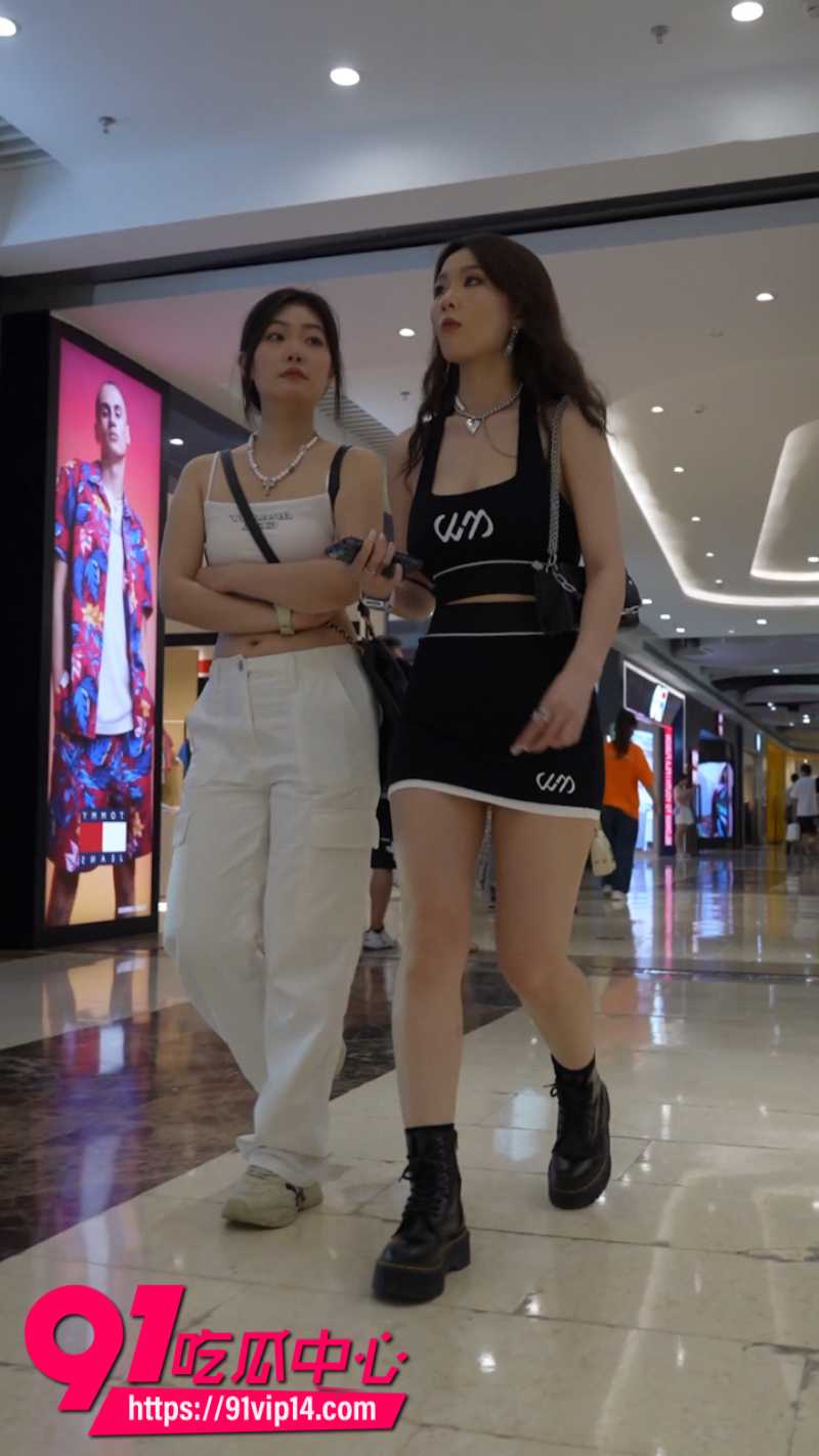 抄底大神在商场尾随长腿美女极限偷拍1 抄底大神在商场尾随长腿美女极限偷拍1