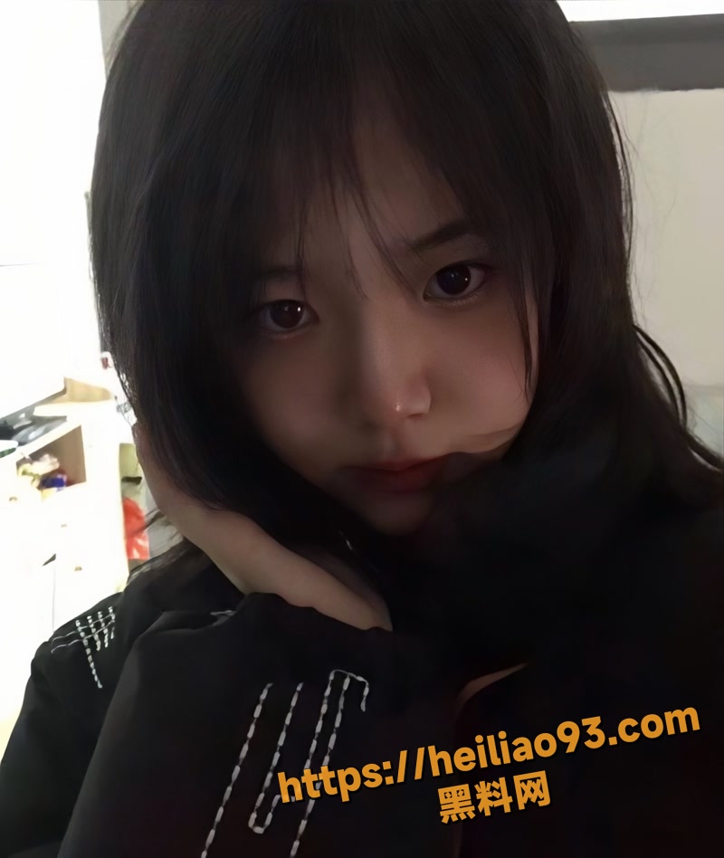 江苏徐州 宋依依 清纯脸蛋下反差超大 短发JK深情吞男友大鸡巴