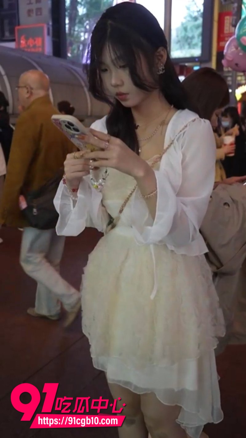 抄底大神偷拍多位小姐姐合集9 抄底大神偷拍多位小姐姐合集9