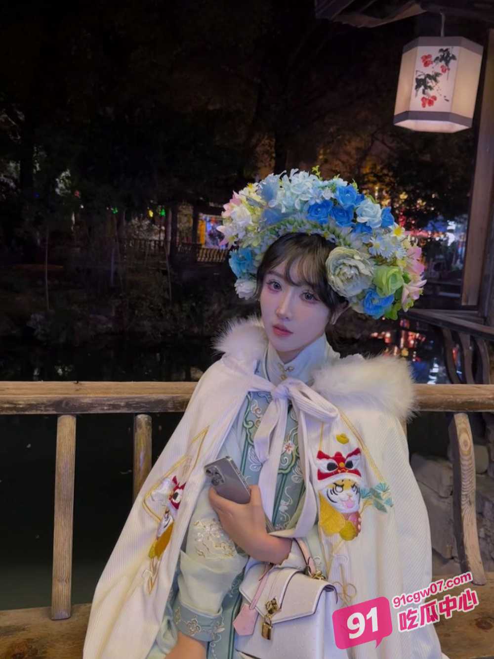 抖音推特高颜反差少女 酣睡小熊 户外露出车震 大白肥臀性感诱人 后入的最佳选择