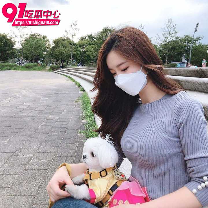 韩国新婚夫妻秀秀子酒店开房自拍 裸身骑乘猛干老公视频外泄全网疯传