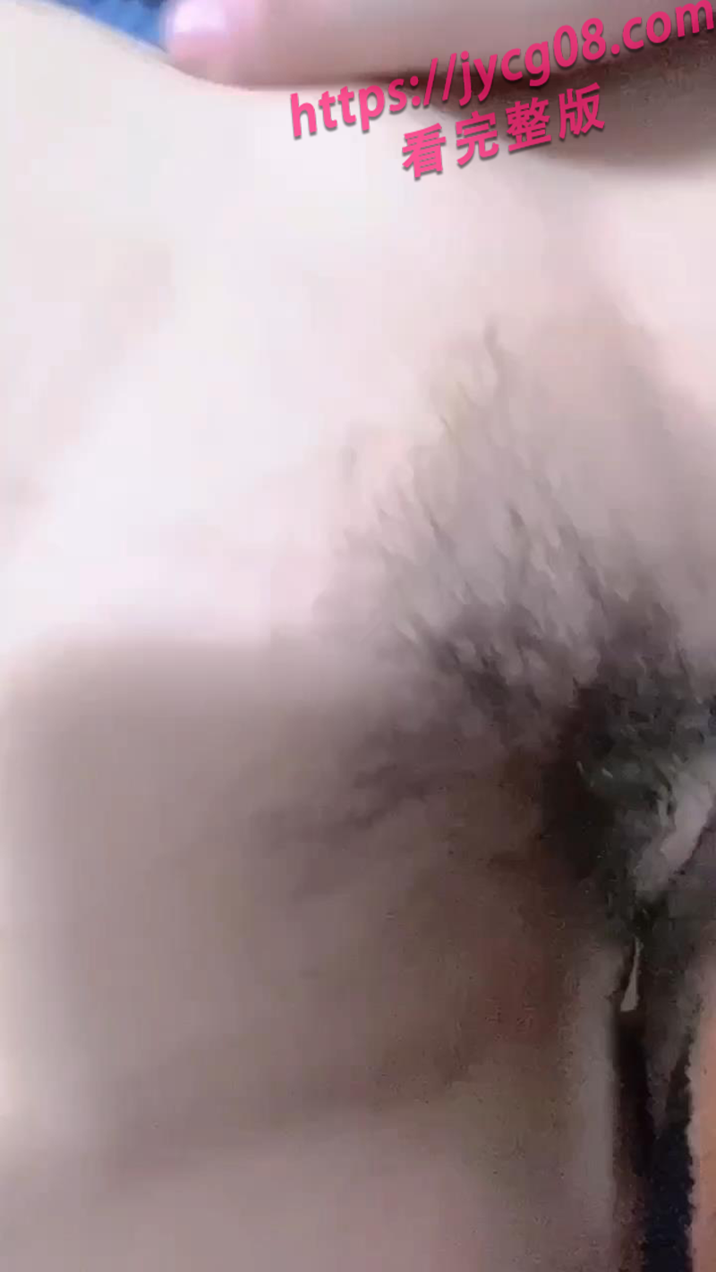 隔墙偷情！老爸在客厅打游戏 我在卧室点燃老妈激情 配图5