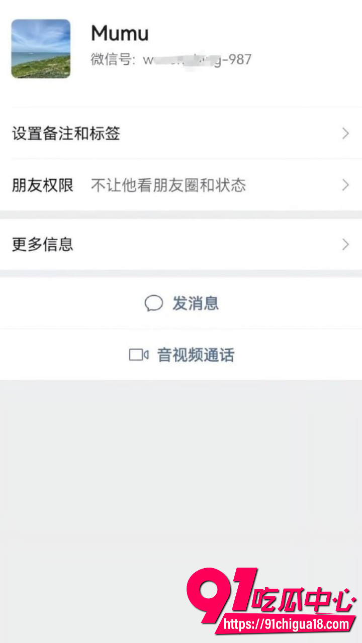 沭阳护士小三周倩被原配在中央广场拉横幅怒骂 原配当街撕逼小三护士