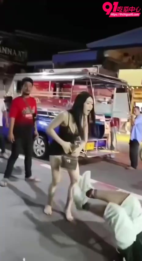 叫鸡不给钱被当街追打7