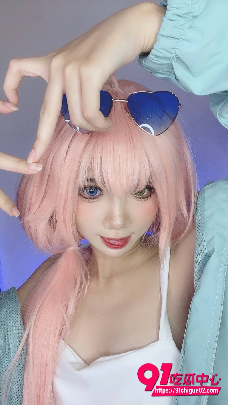 越南顶级福利姬 PoppaChan 最新写真流出 cos星野摸胸揉奶翘臀高抬跪姿尽露白虎靓穴诱惑满满