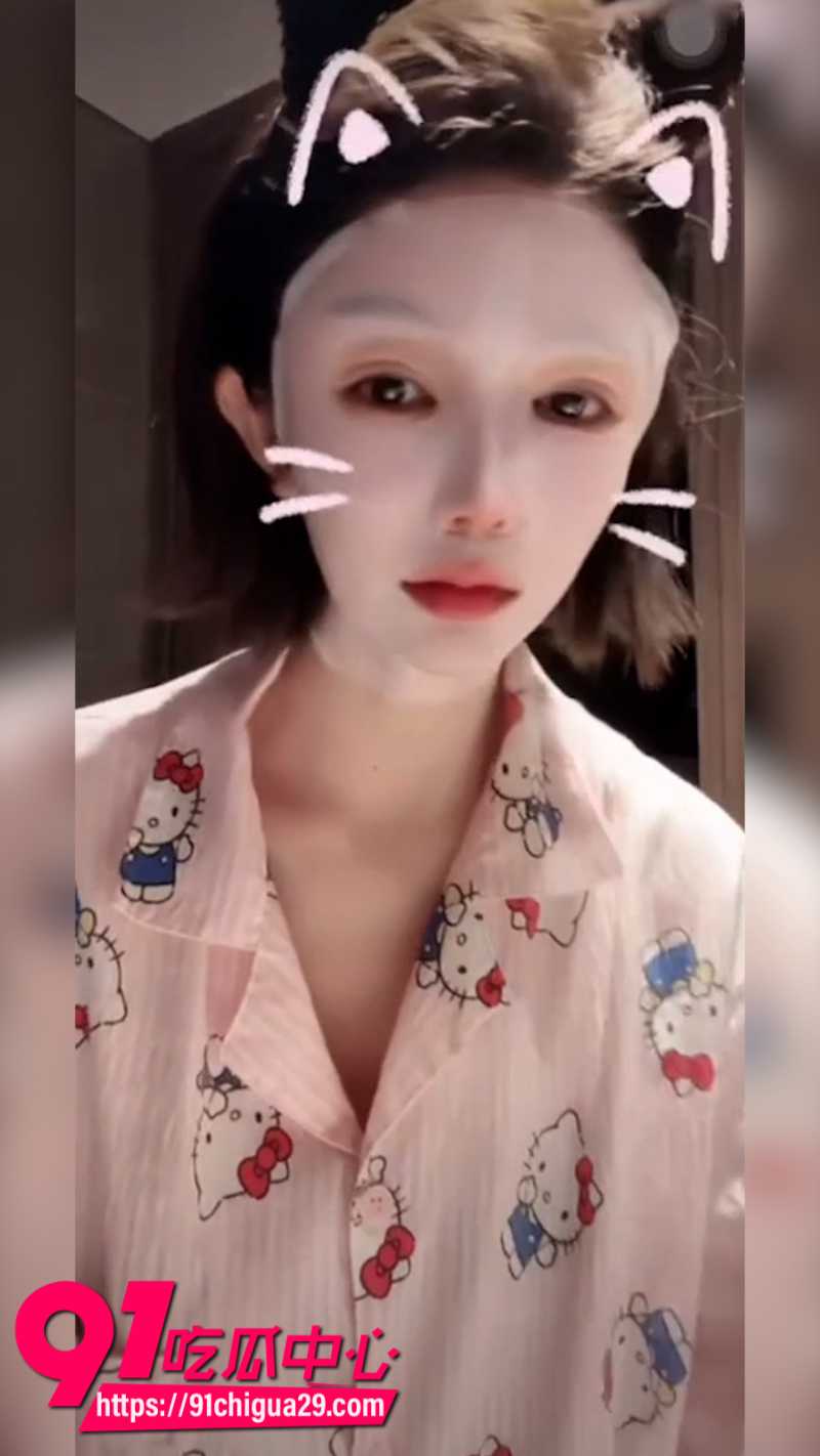抖音170万粉丝网红梦希直播洗手不慎走光5