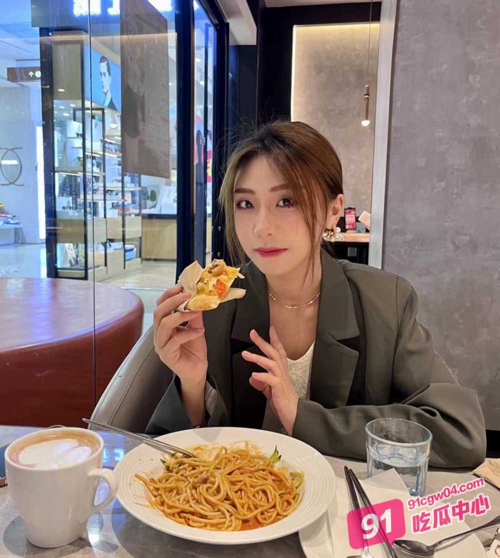 江苏大学校花女神 陈美清 被金主爸爸包养 酒店激情爆操 大尺度自拍泄密 配图3