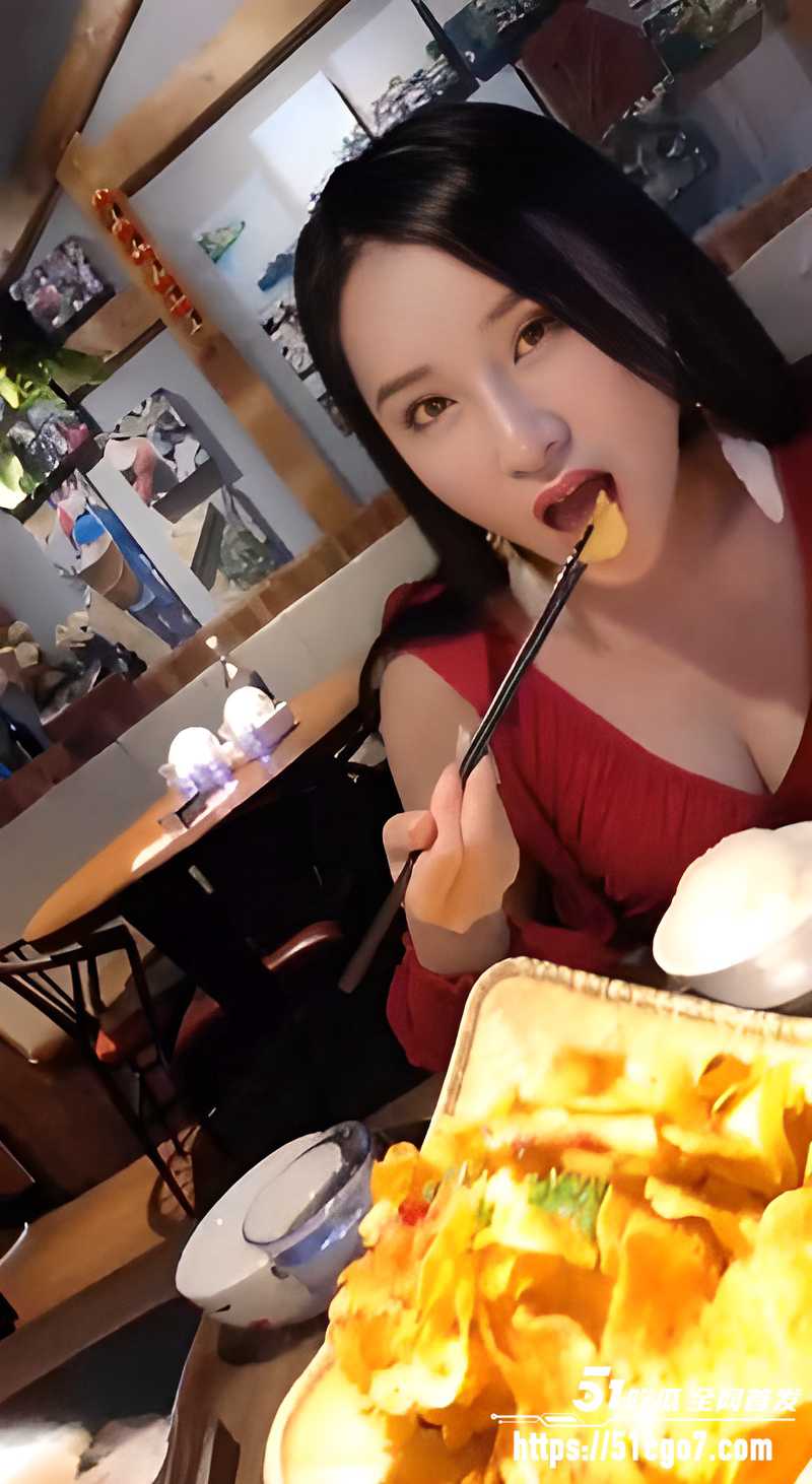高颜值人妻李娟 1