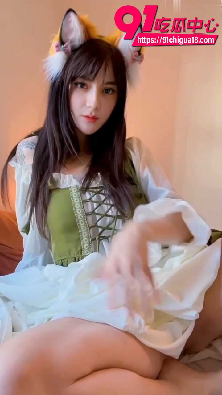 AI换脸迪丽热巴变身可爱小狐狸 狐耳旗袍少女自慰高潮喷水淫叫连连