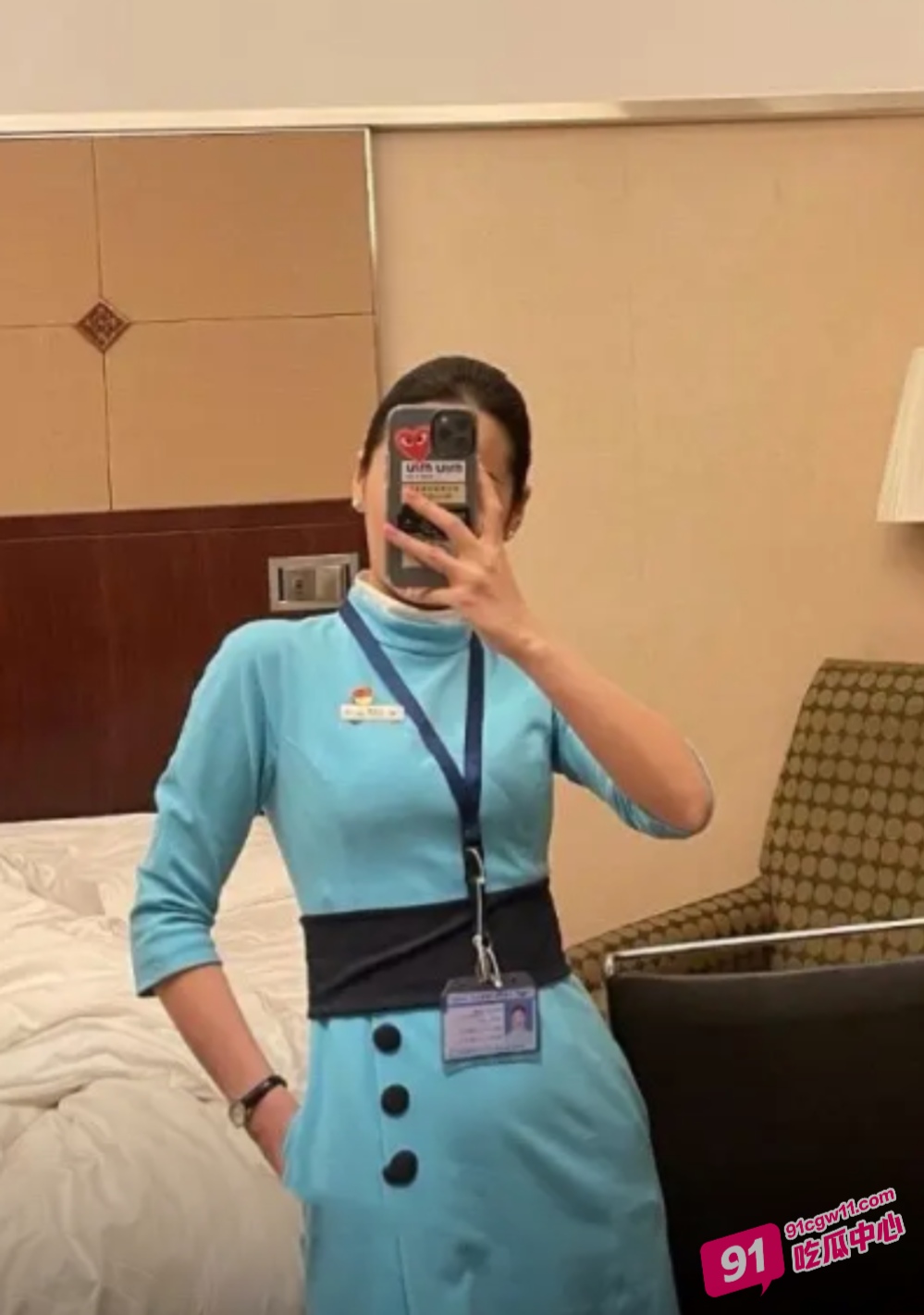 厦航空姐林迪云～被八块腹肌机长潜规则 机长酷爱舔逼爆发力惊人18cm次次抽插到底！ 配图3