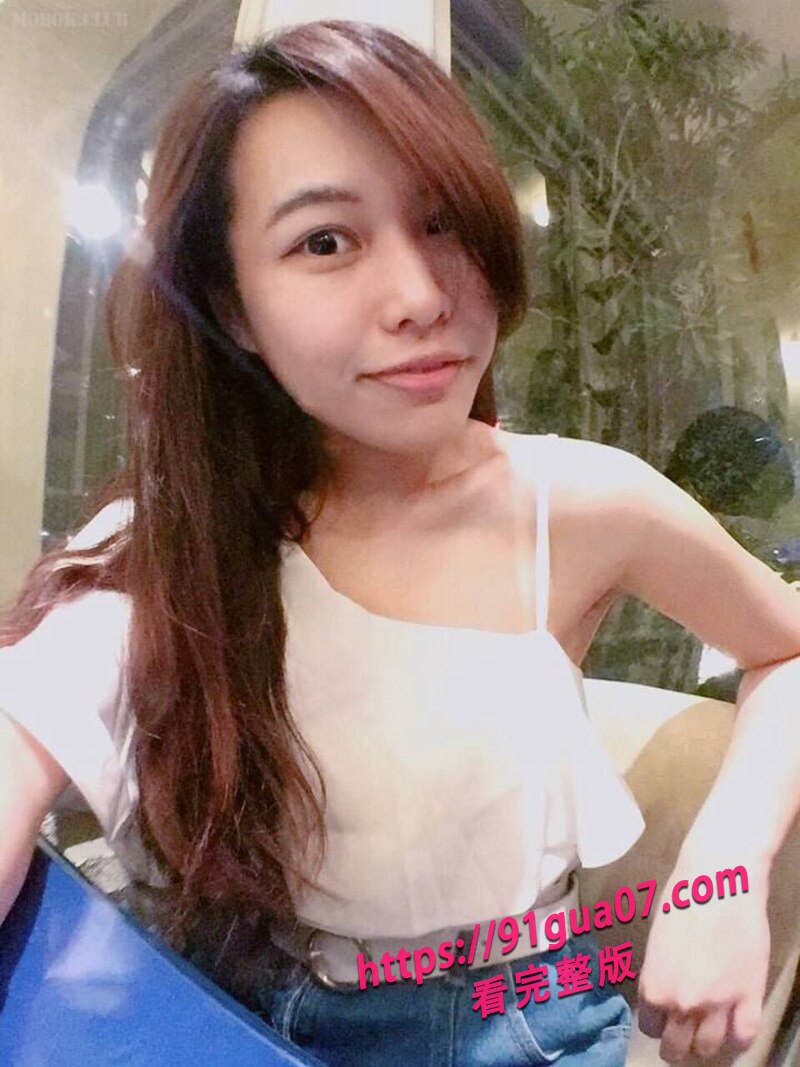 母子乱伦～人妻身穿性感制服诱惑儿子 包着饺子后入