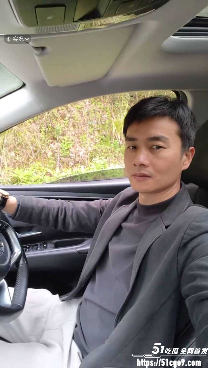 抖音大叔闻鸡起舞直播露屌 3 抖音大叔闻鸡起舞直播露屌 3