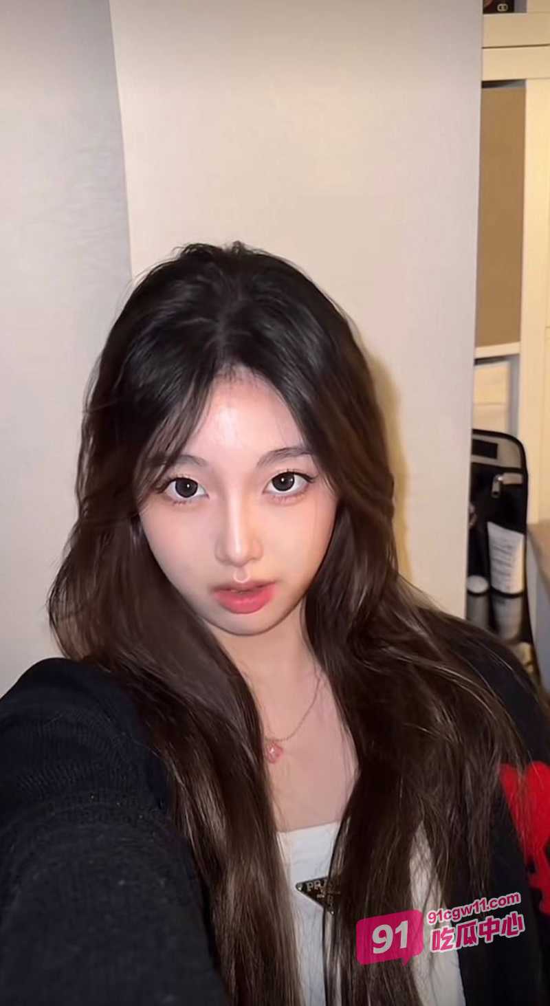 上海舞蹈生刘静雯后续～母狗本性被完全开发 黑丝白丝水晶棒重装上阵！ 配图