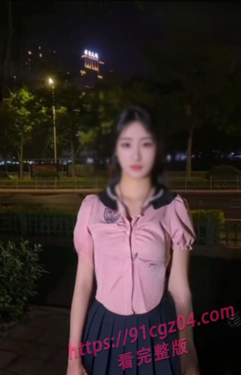 制服少女深夜街头露出骑行 用坐垫自慰狂欢 真是无奇不有啊！