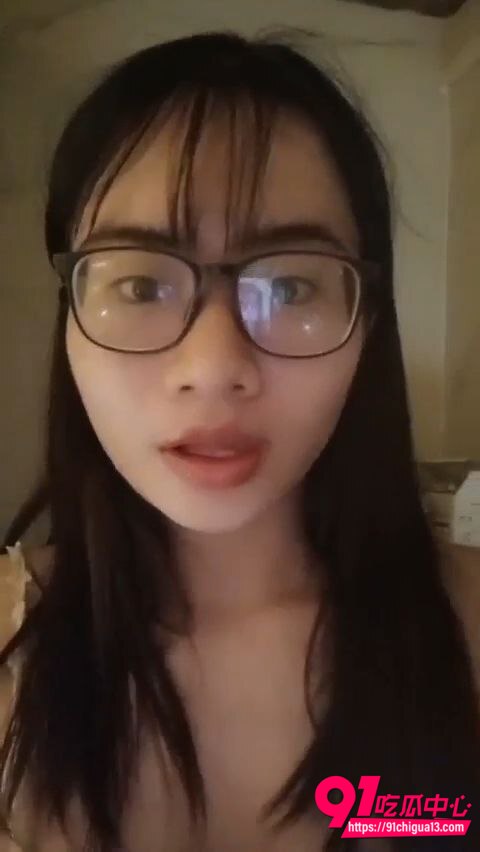 越南高颜值妹子裸贷自慰4