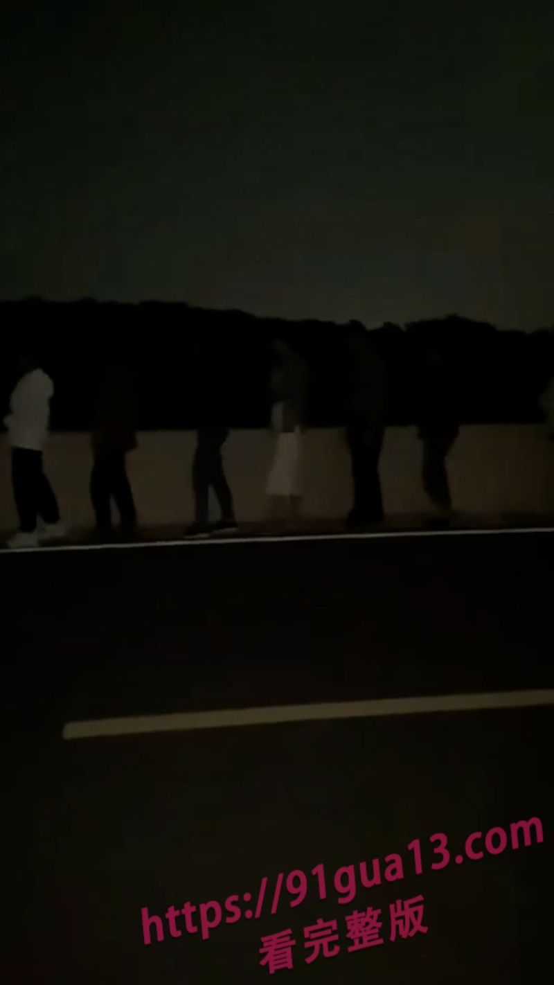广东花都区惊现邪教?多人穿白衣白裤在古墓排队游 配图6