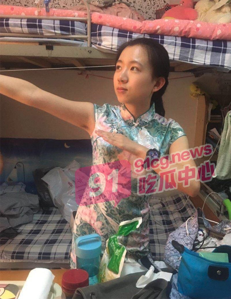 长春理工大学李岚 边和男朋友打王者荣耀边和学生会主席操 中间貌似还被男朋友发现了