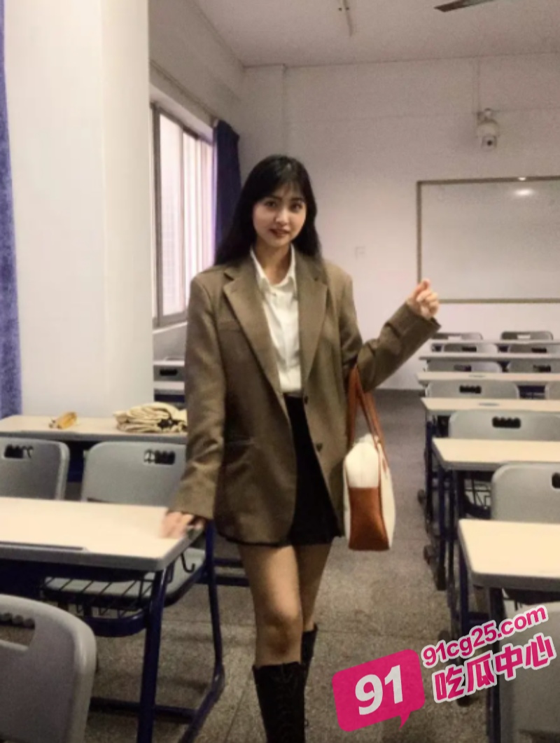 大学生情侣精油啪啪 光滑身体粉嫩白 忍不住暴力抽插的唯美性爱！