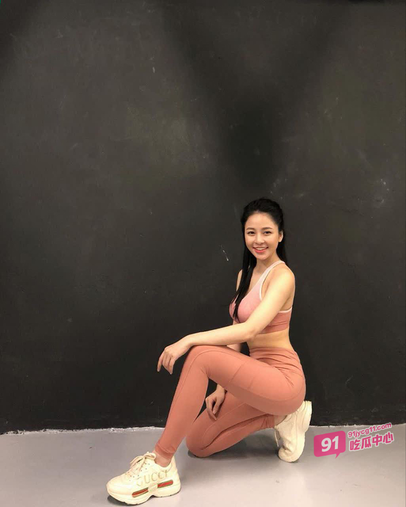 健身少妇和肌肉情夫 一个不回家的女人总有一个男人在等着她！ 配图2