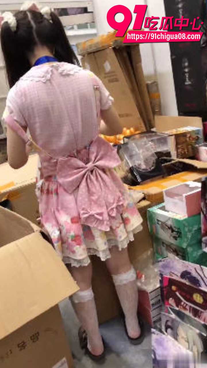 最强抄底 粉嫩洛丽塔cos小妹没穿内裤 2