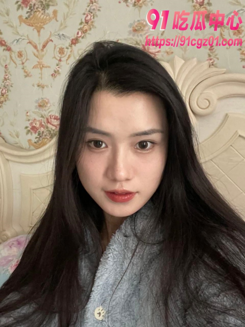 青岛已婚少妇大战三男视频曝光，三洞齐开，男人梦寐以求的母狗！