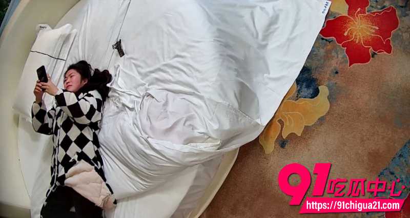 酒店监控偷拍系列 美少妇被纹身男脱光衣服爆操 小母狗结束后仍意犹未尽
