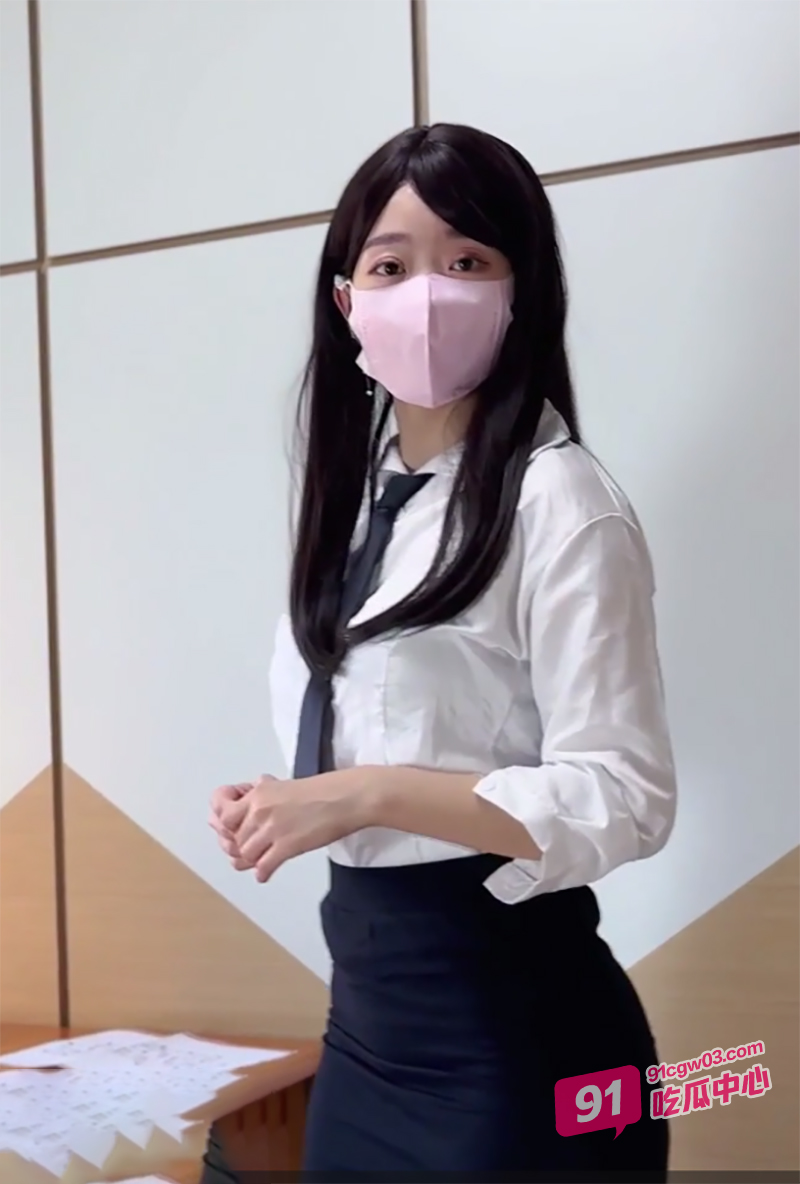 巨乳淫荡房产女销售 为了订金献逼给老板 骚臀主动迎合老板肉棒！ 配图3