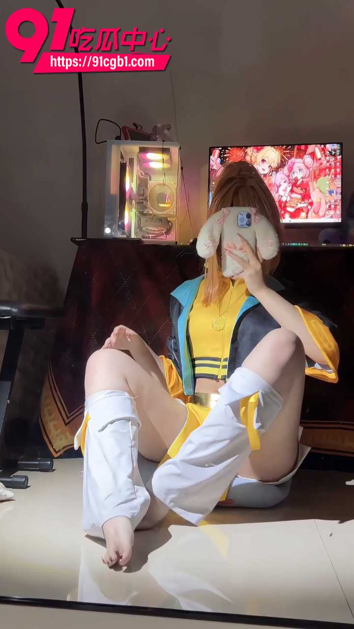 极品福利姬奈奈COS姬小满 白色蕾丝内衣裸足玩弄透明玩具 修长美甲手指按压私处