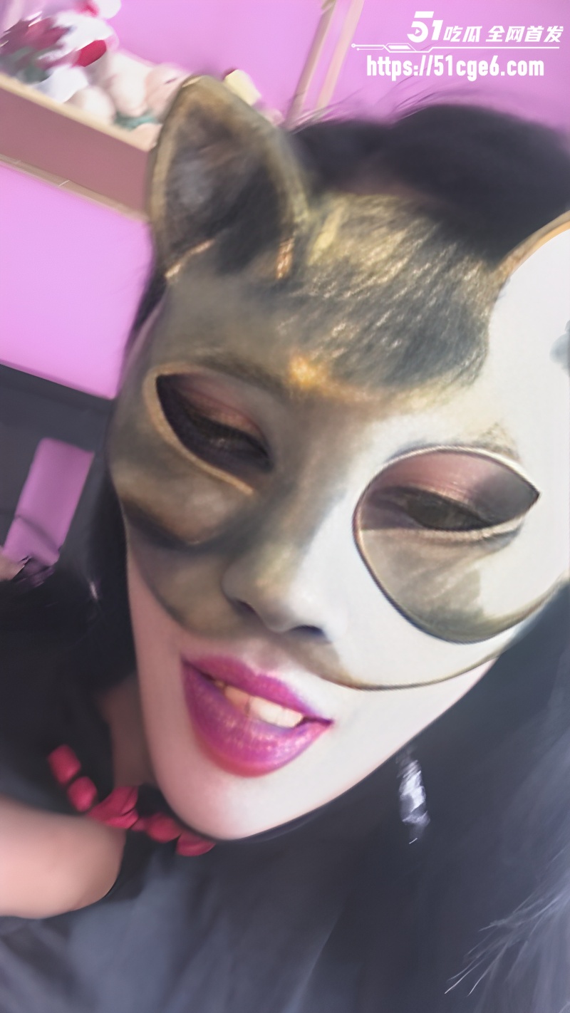 戴金猫面具极品少妇居家做爱自拍00
