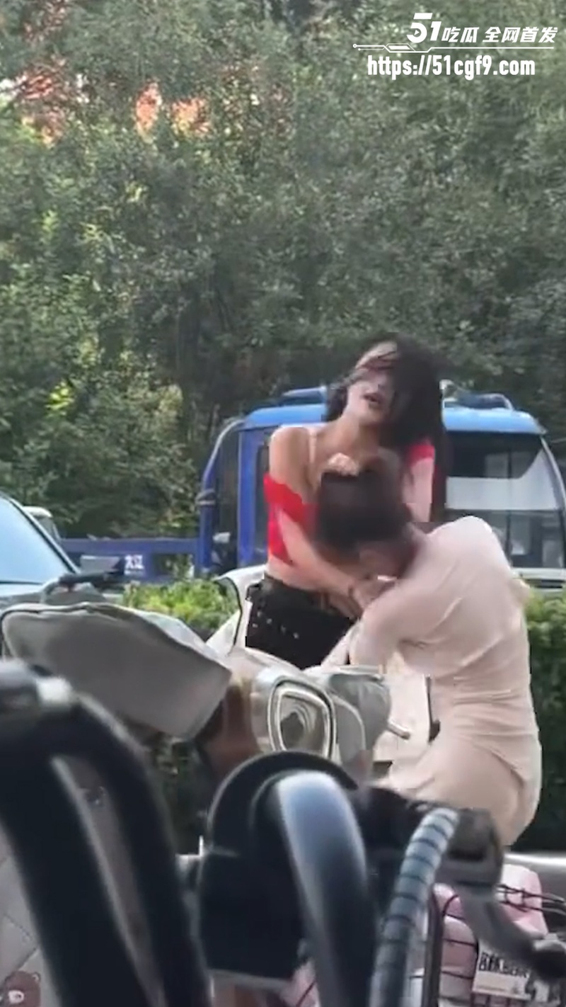 抖音红衣女战神 10