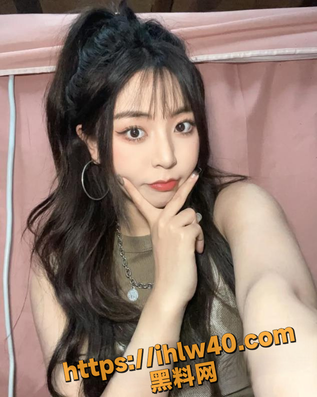 约炮高颜值中职巨乳女教师 外表清纯的美女教师私下却十分的反差 最后打桩爆操颜射脸上！