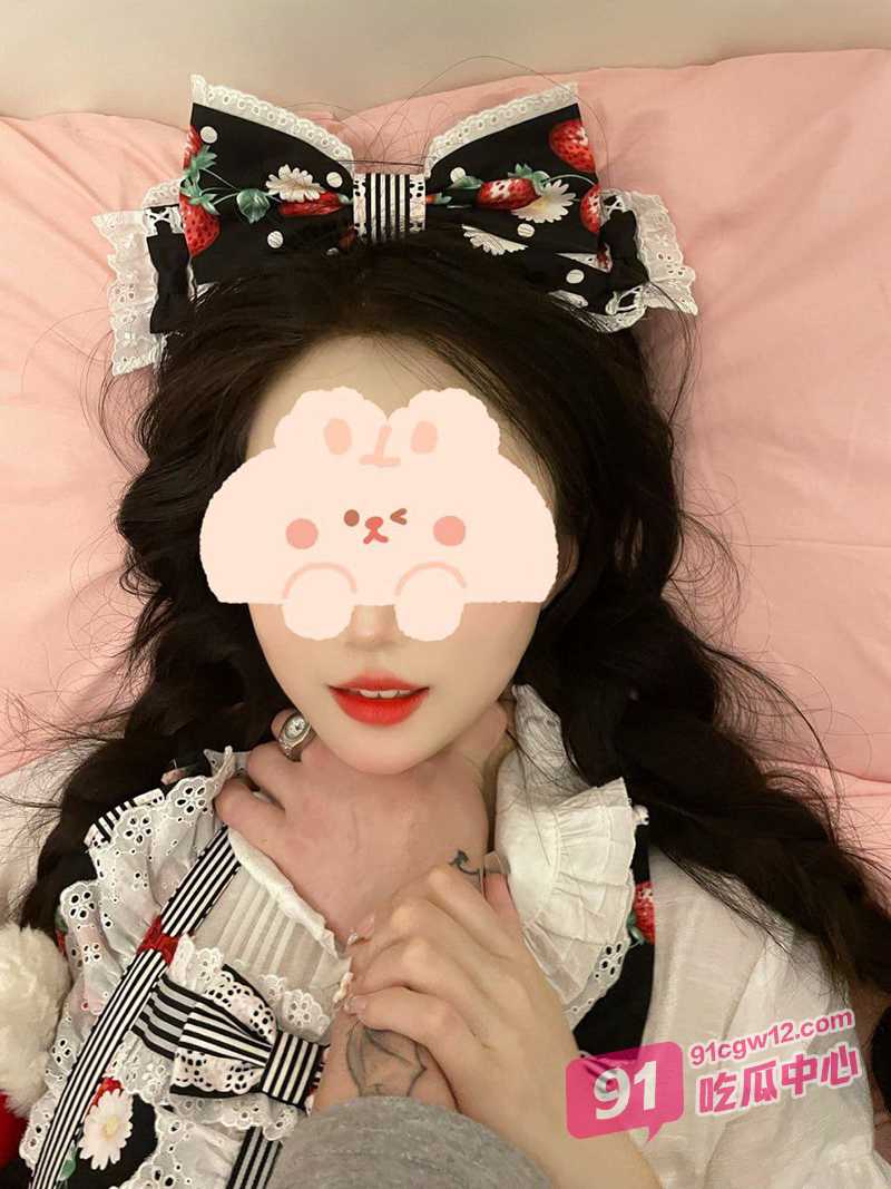 青海高校女神周芮思～被调教成人体烟灰缸尿盆 不知道以后哪个老实人接盘？ 配图7