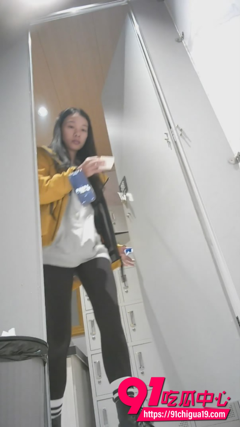 高校女厕后侧偷拍泄密5