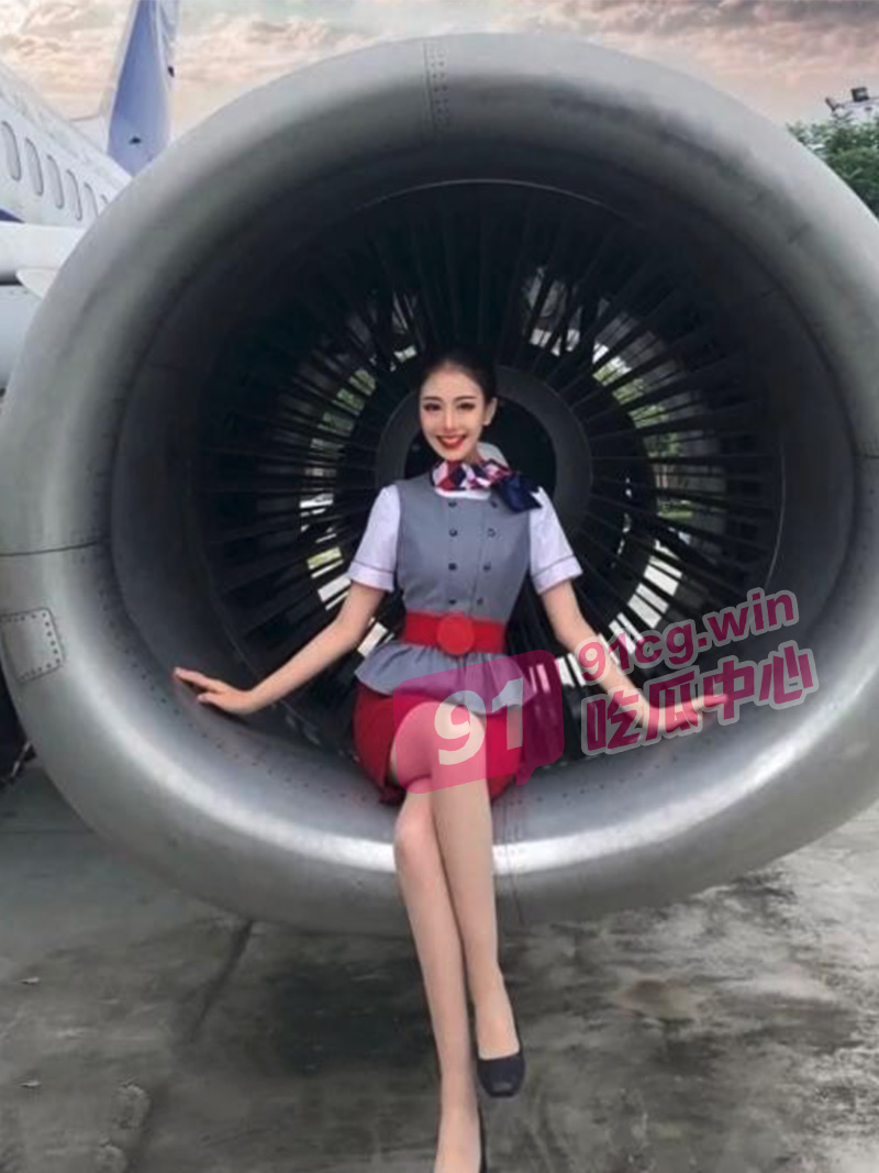 【东航空姐水真多】空姐反差婊王梦婷 线下真实性生活太风骚了!