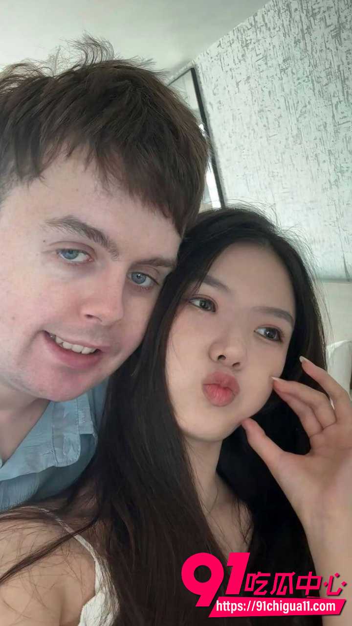 四川95后美女疯狂倒贴穷鬼英国男友 3 四川95后美女疯狂倒贴穷鬼英国男友 3