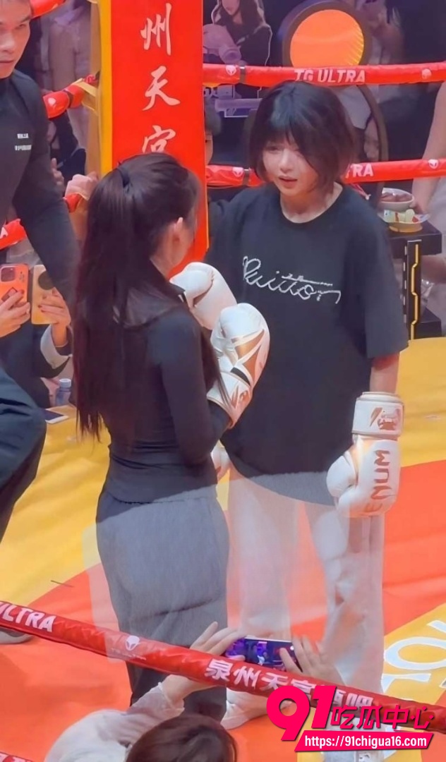 泉州天宫酒吧女子萌萌拳争霸赛 千万粉丝网红不吃奶露拖VS小程同学滚地扭打 看得人肾上腺素狂飙