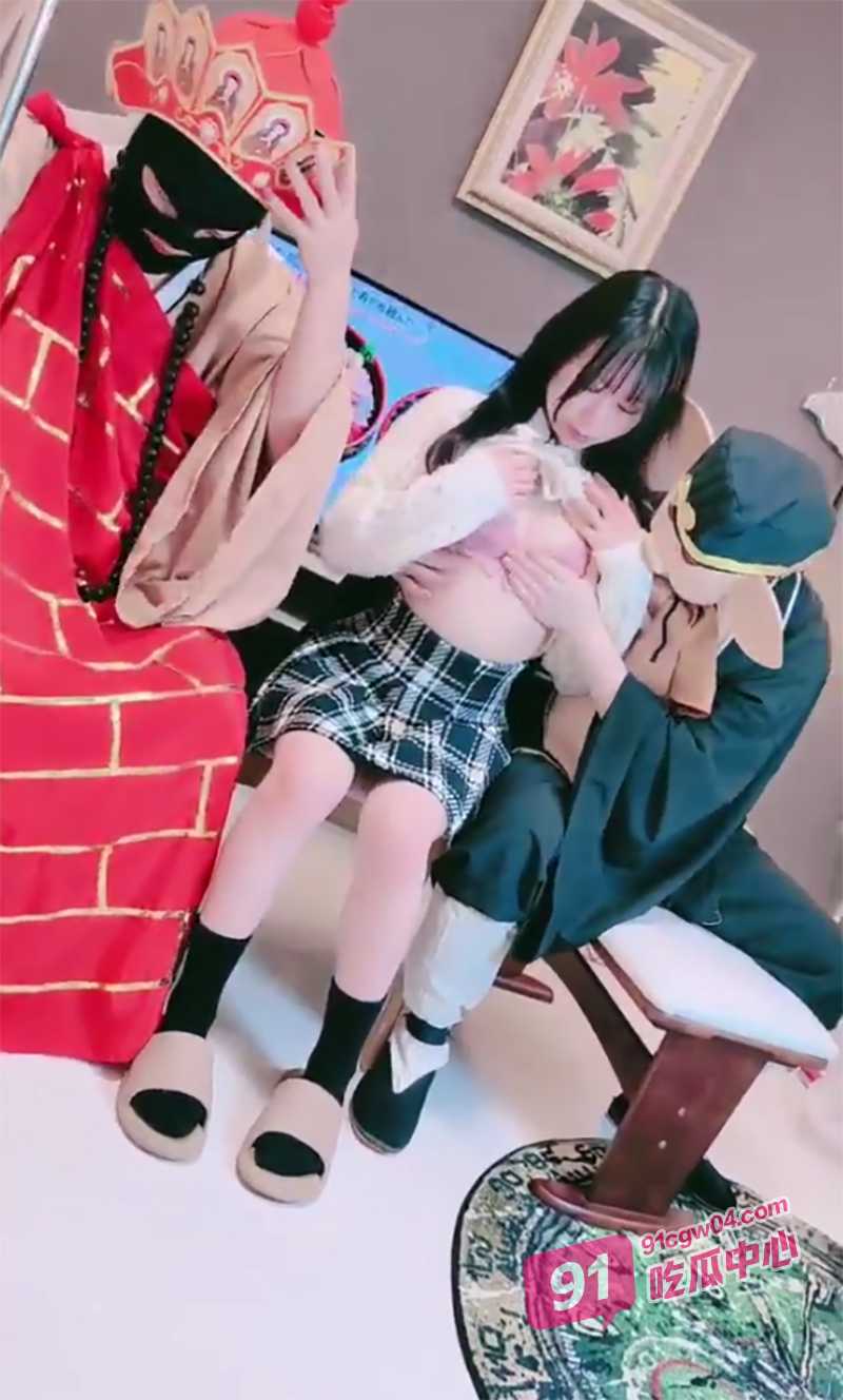 日本女神献祭西游人淫乱多p 娇小身材惨遭坚硬大屌双洞齐发 沦为单男胯下精液马桶！ 配图5