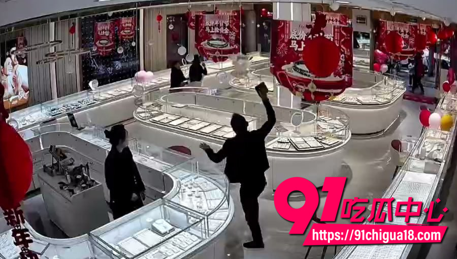 苍溪周大生砸店现场监控4