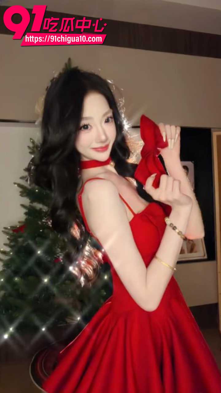 圣诞红裙姐姐黑丝翘臀被掀裙狂干4