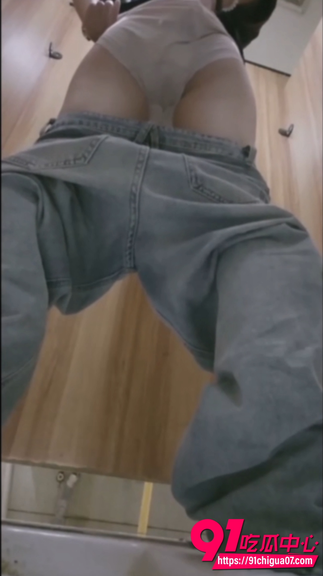 女厕所偷拍4