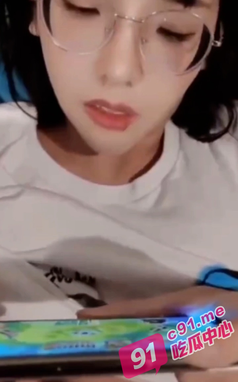 伤害不大侮辱性极强~妹子打个游戏的功夫就被内射