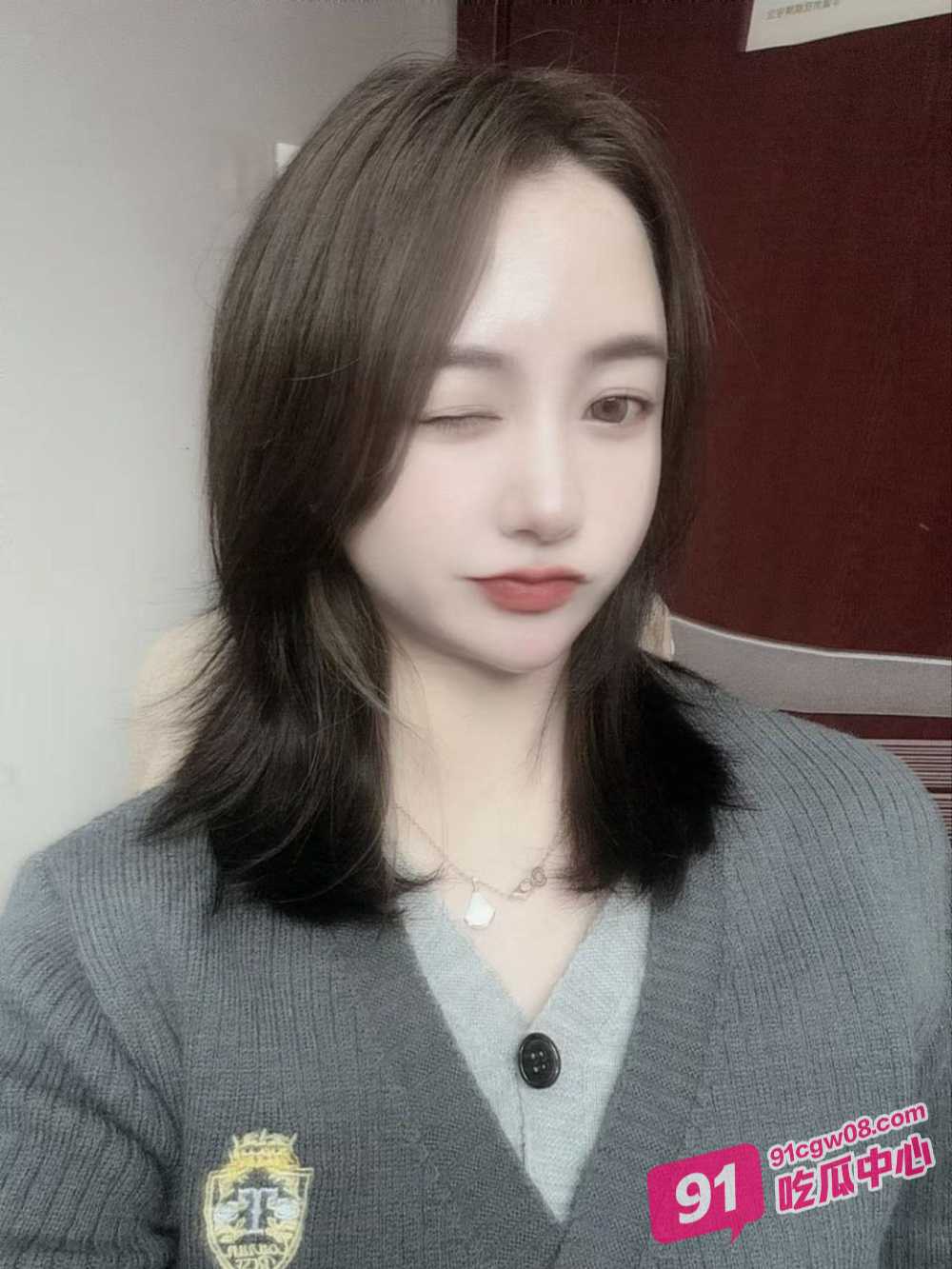 辽宁抚顺良家人妻 李宇 趁老公出差带炮友回家偷情 在床上被干的哭腔呻吟！ 配图2