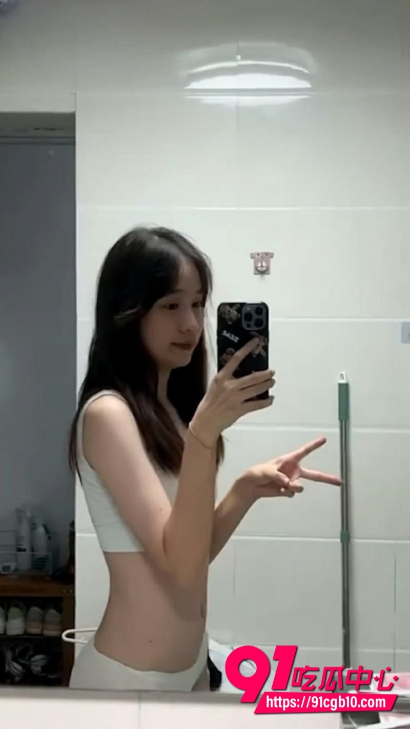 高颜值07年反差高中生私拍3