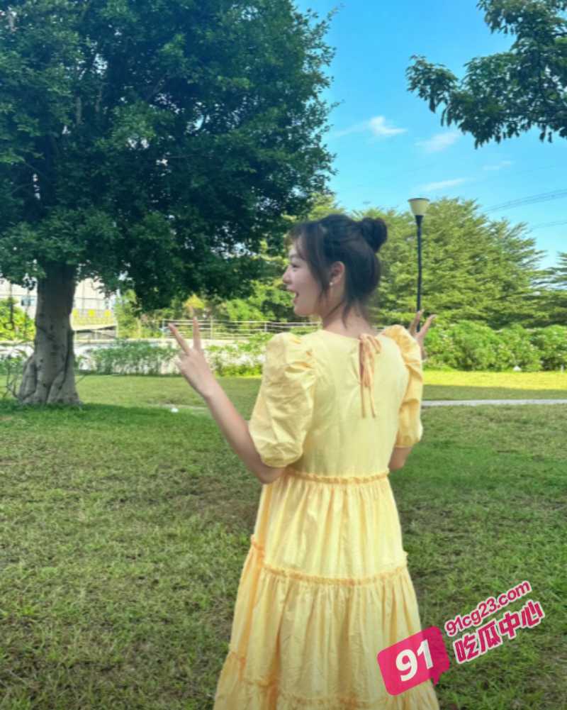 影院厕所诱奸大一小学妹 早知这么骚就不用花那么多钱了！ 配图2