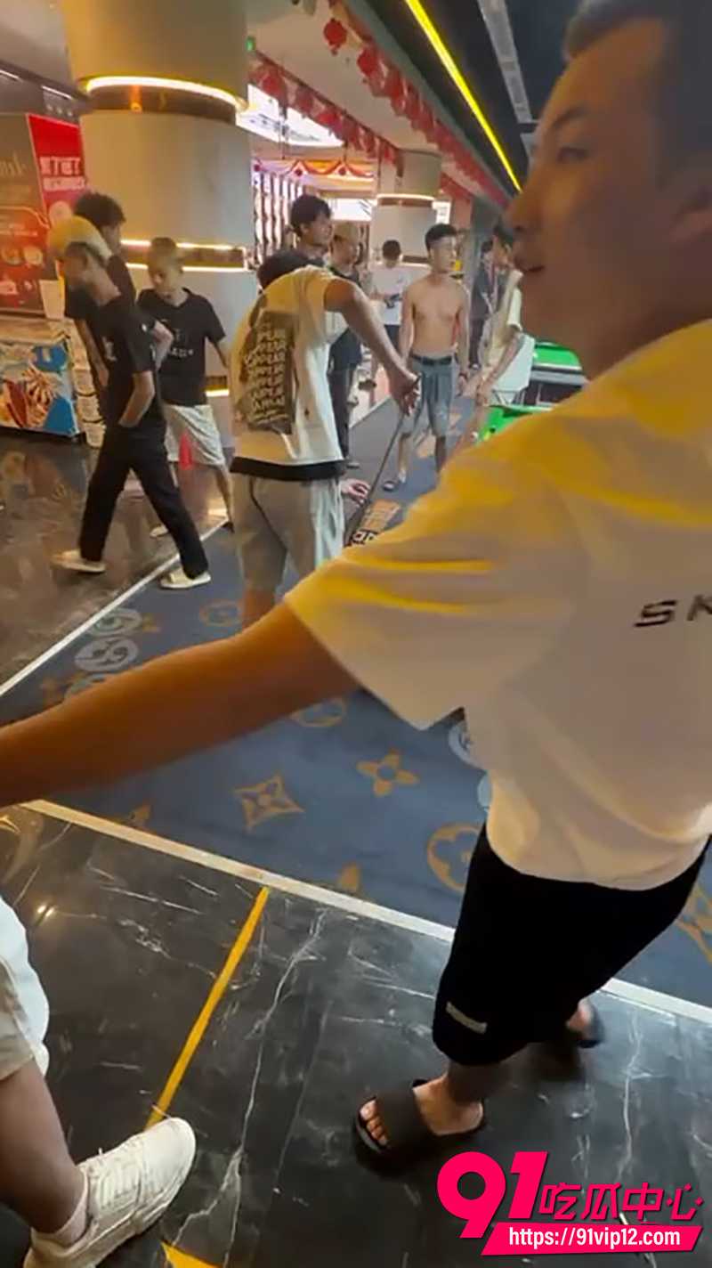 湖南永州道县台球厅打架现场 7 湖南永州道县台球厅打架现场 7