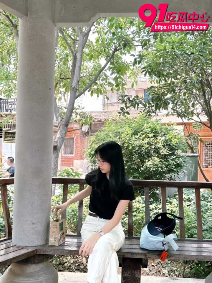 浙江极品眼镜妹陈梓瑜金主私拍泄露3