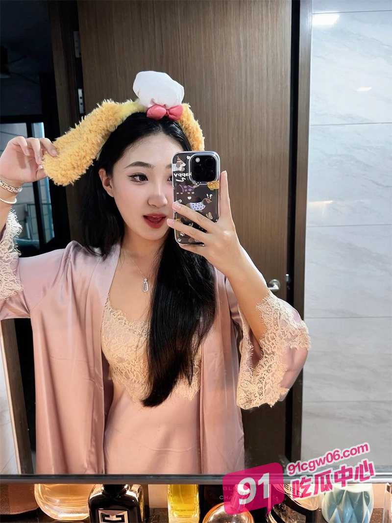 浙江淫妻梁涵韵 直播一边和粉丝打电话一边做爱 丝袜高跟被抽插爽到难以自拔！ 配图
