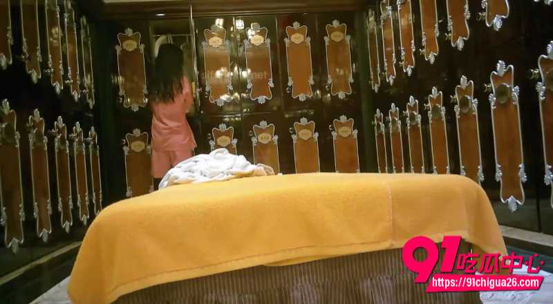 澡堂高颜值少妇偷拍8