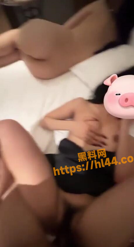 约炮大神华东最帅的男人 最新泄密流出 酒店淫乱双飞学生妹！